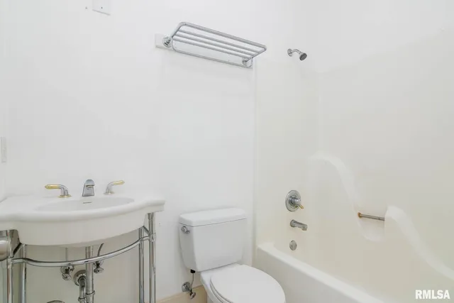 $760,000 | 12 Clearlake Drive, Centralia, IL 62801