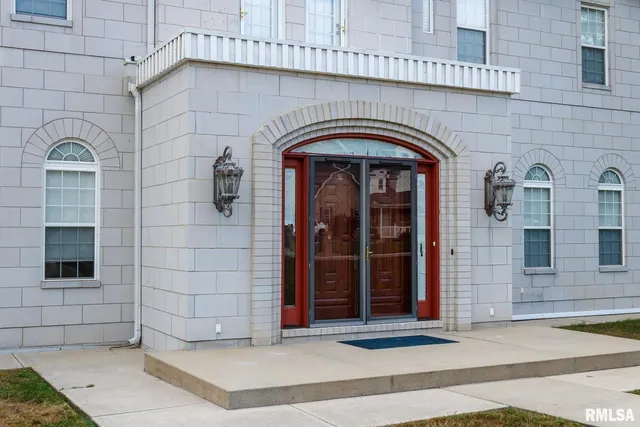 $760,000 | 12 Clearlake Drive, Centralia, IL 62801