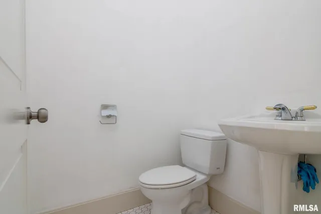 $760,000 | 12 Clearlake Drive, Centralia, IL 62801