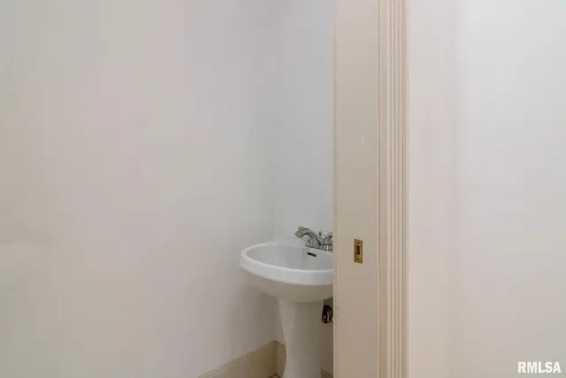 $760,000 | 12 Clearlake Drive, Centralia, IL 62801