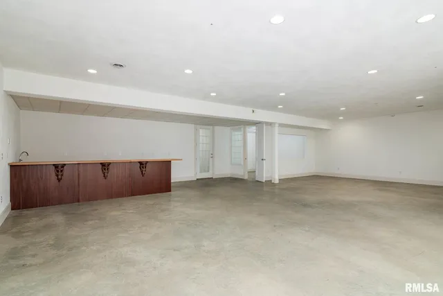 $760,000 | 12 Clearlake Drive, Centralia, IL 62801