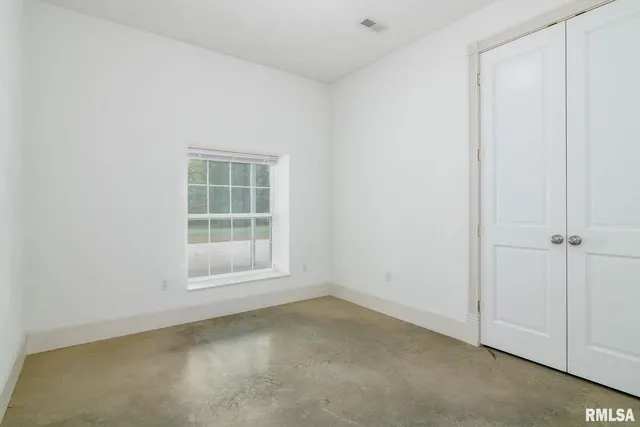 $760,000 | 12 Clearlake Drive, Centralia, IL 62801