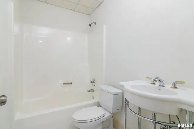 $760,000 | 12 Clearlake Drive, Centralia, IL 62801