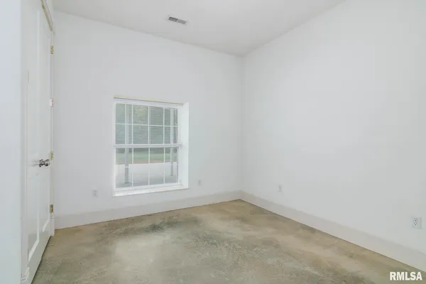 $760,000 | 12 Clearlake Drive, Centralia, IL 62801