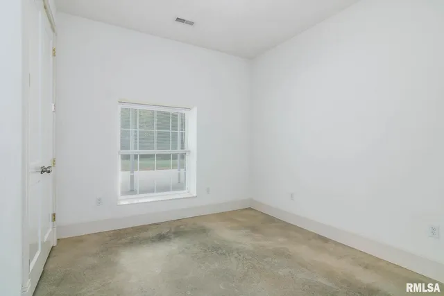 $760,000 | 12 Clearlake Drive, Centralia, IL 62801