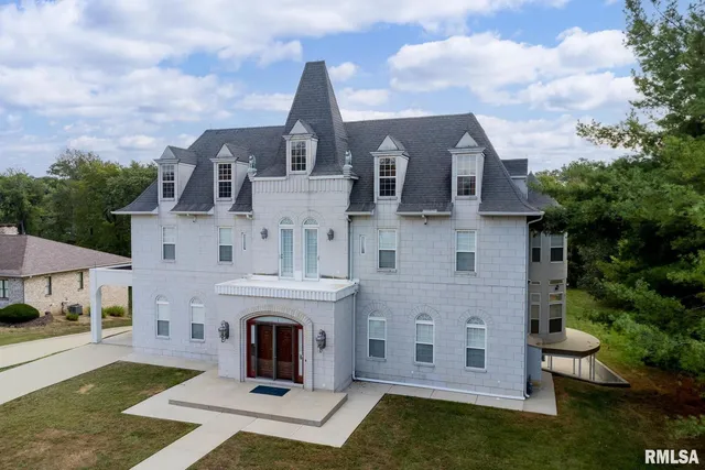 $760,000 | 12 Clearlake Drive, Centralia, IL 62801