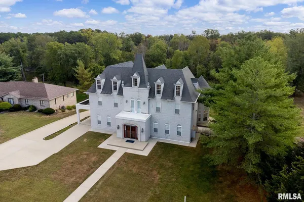 $760,000 | 12 Clearlake Drive, Centralia, IL 62801