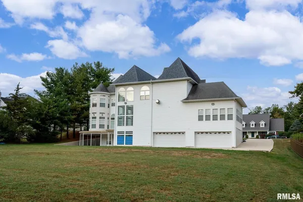 $760,000 | 12 Clearlake Drive, Centralia, IL 62801