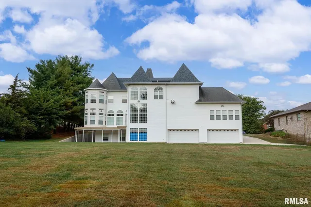 $760,000 | 12 Clearlake Drive, Centralia, IL 62801