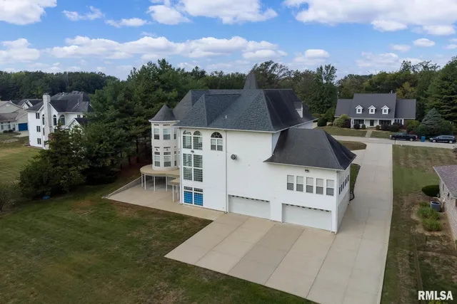 $760,000 | 12 Clearlake Drive, Centralia, IL 62801