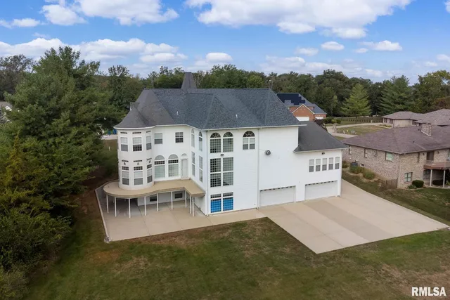 $760,000 | 12 Clearlake Drive, Centralia, IL 62801
