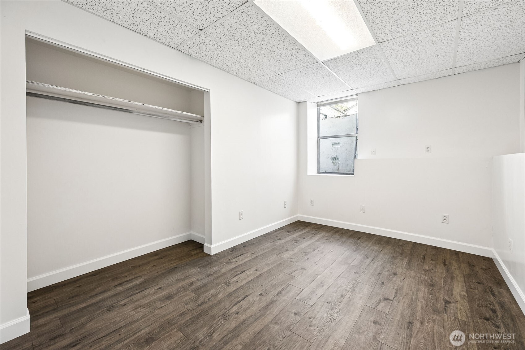 13710 Madrona Road Southwest Port Orchard, WA 98367 - Photo 29 of 40 an empty room with wooden floor and mirror
