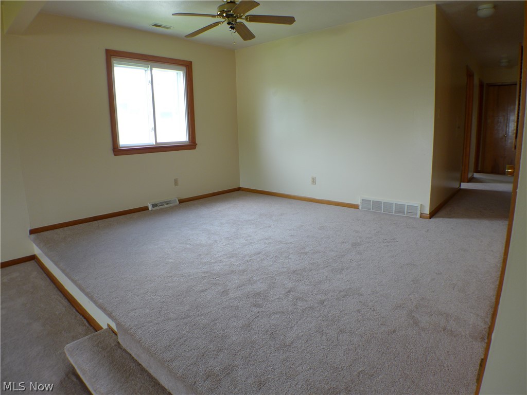 19315 Homeway Road Cleveland, OH 44135 - Photo 8 of 29