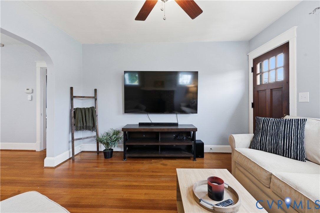 8077 Signal Hill Road Mechanicsville, VA 23111 - Photo 7 of 24 Living room