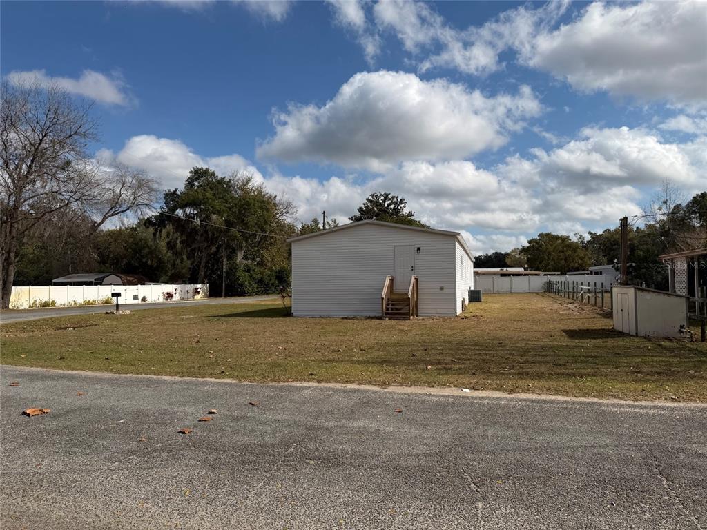 28834 Hubbard Street Leesburg, FL 34748 - Photo 4 of 22 a view of dirt yard with a large tree
