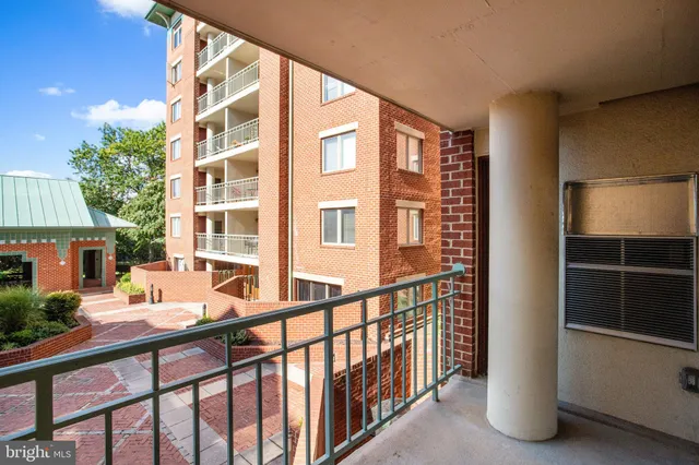 a view of livingroom with furniture
