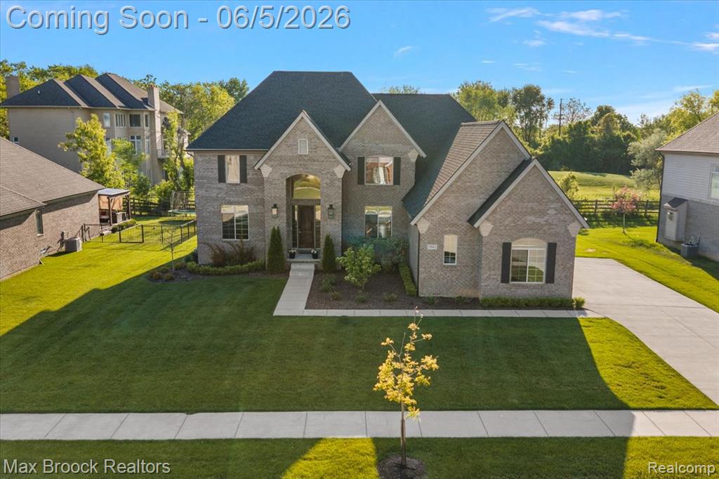 1942 Nottingham Drive Rochester Hills, MI 48307 - Photo 1 of 97