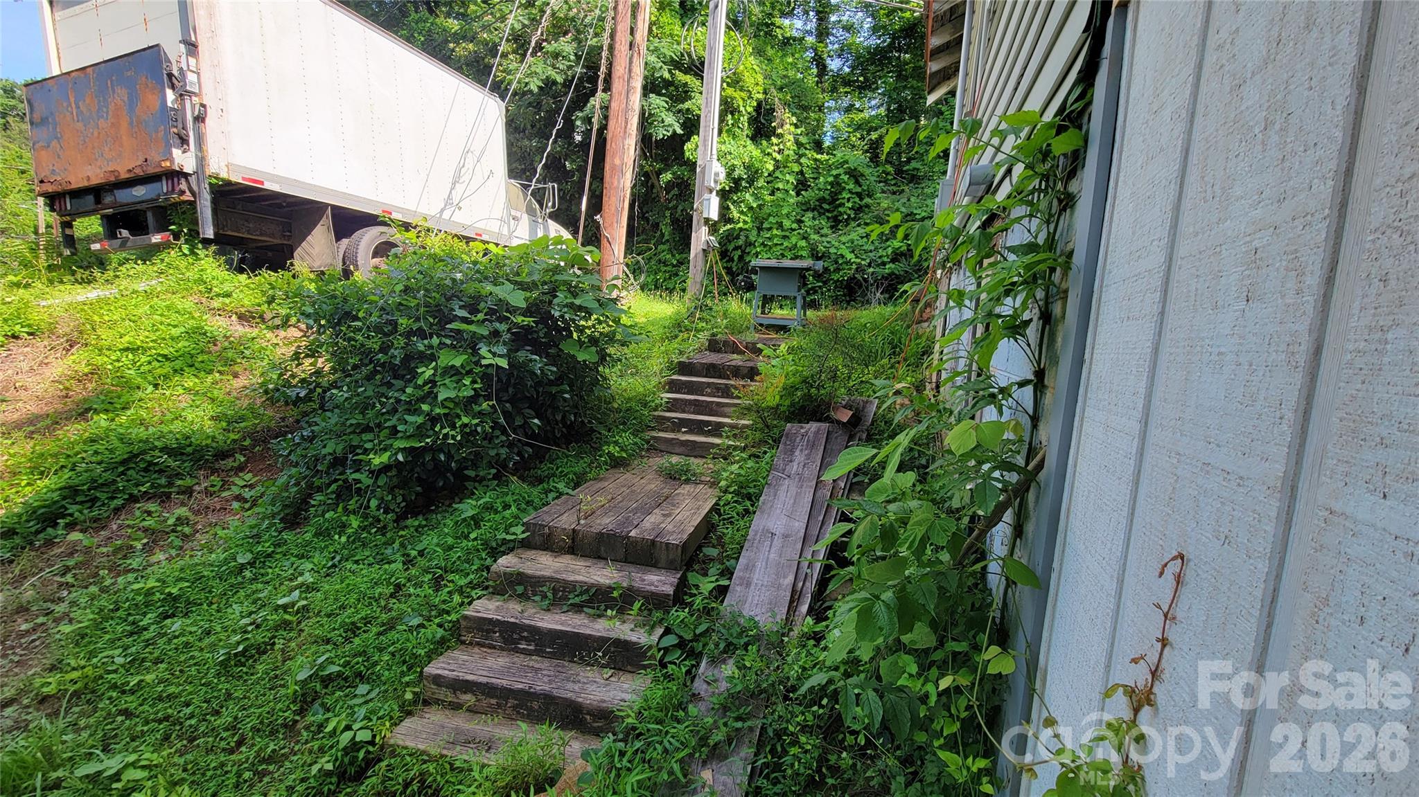 160 Cleveland Road Tryon, NC 28782 - Photo 20 of 40 a backyard of a house with lots of green space