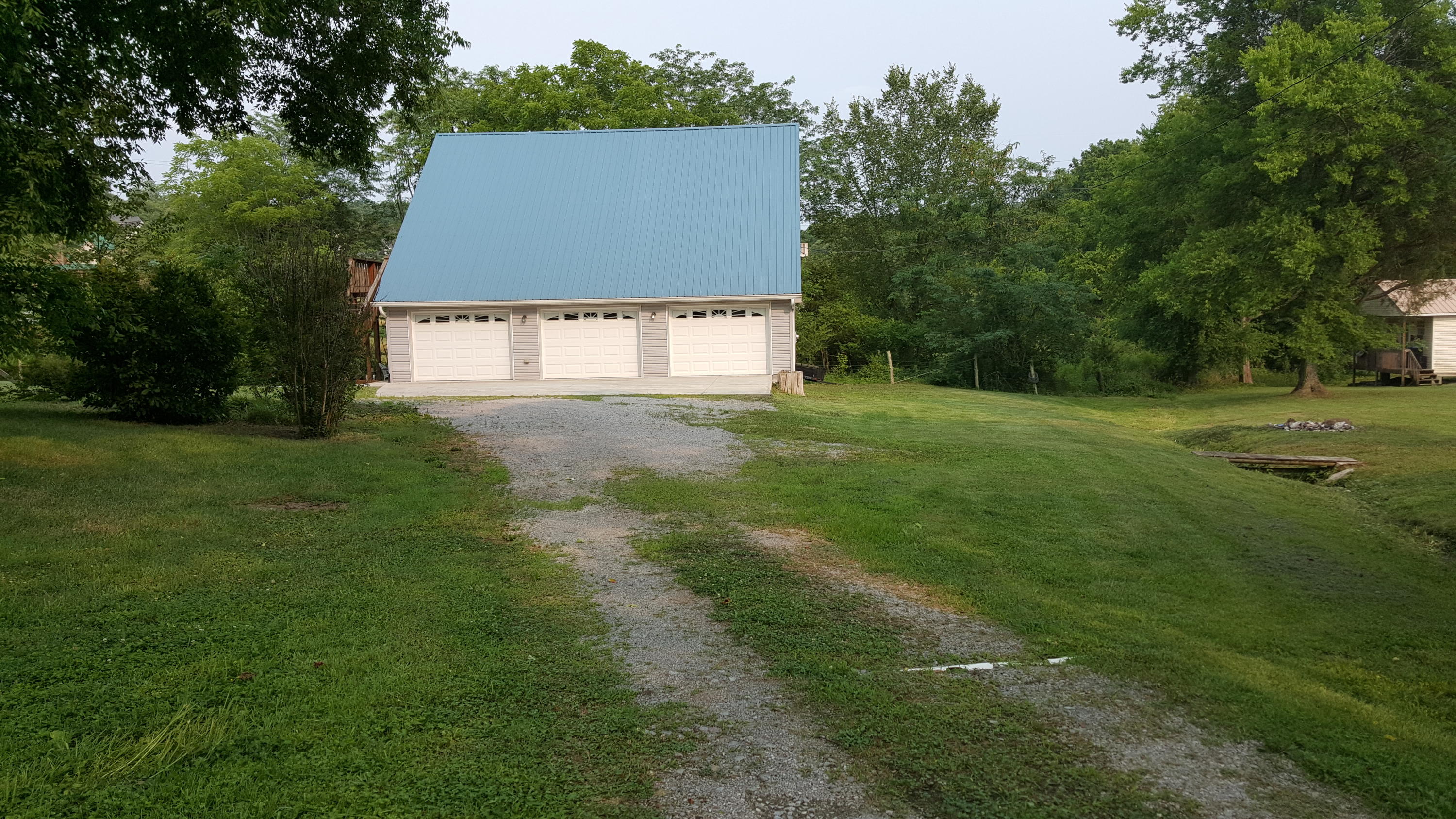 3239 Hinds Creek Road Heiskell, TN 37754 - Photo 2 of 11 Front view