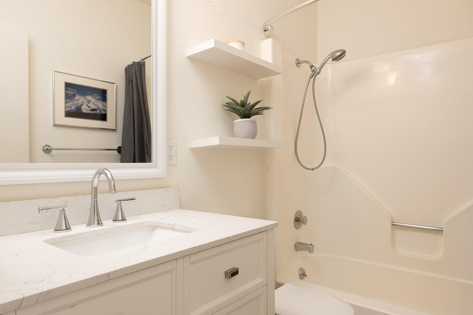 291 2nd Avenue, Unit 1 (TOP) Ketchum, ID 83340 - Photo 13 of 17 Bathroom Two