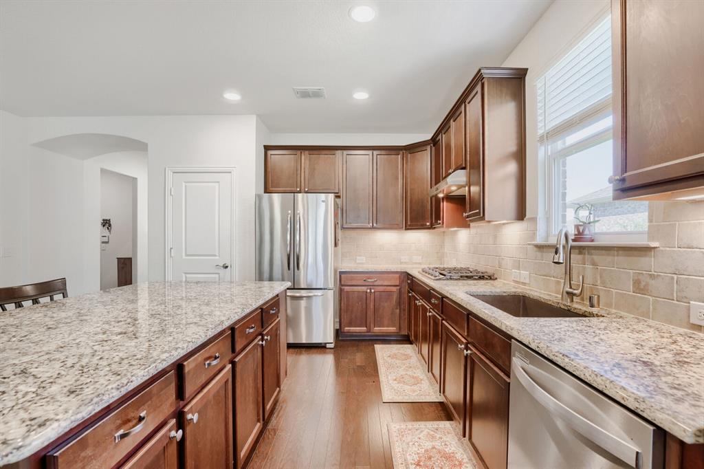 8730 Silent River Road Frisco, TX 75036 - Photo 12 of 39 Gallery Image 12