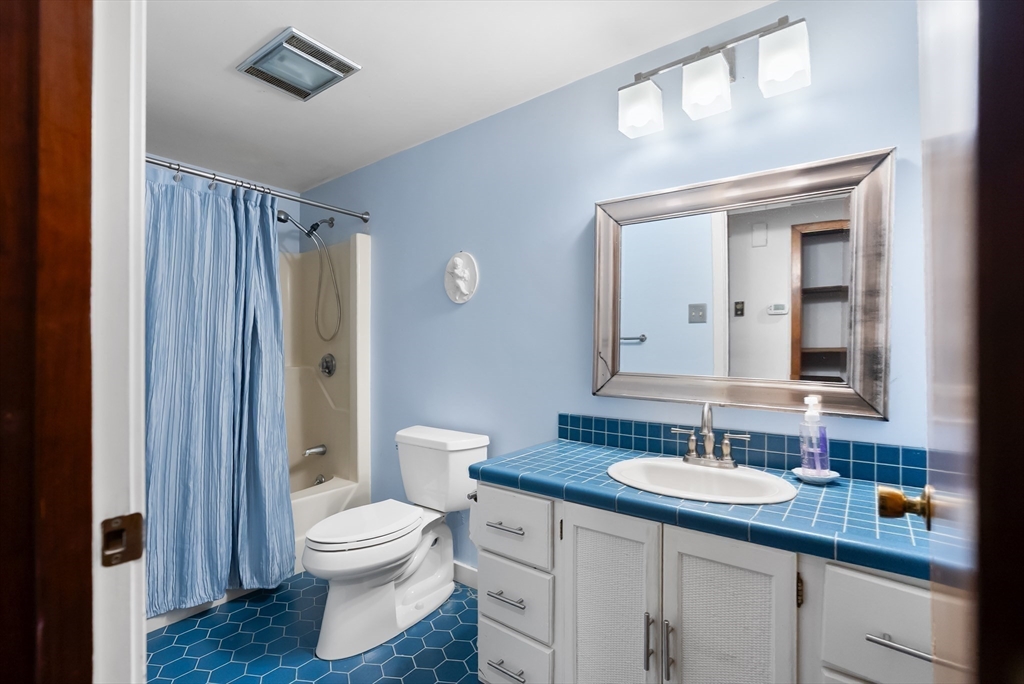 20 Berry Circle Hamilton, MA 01982 - Photo 13 of 35