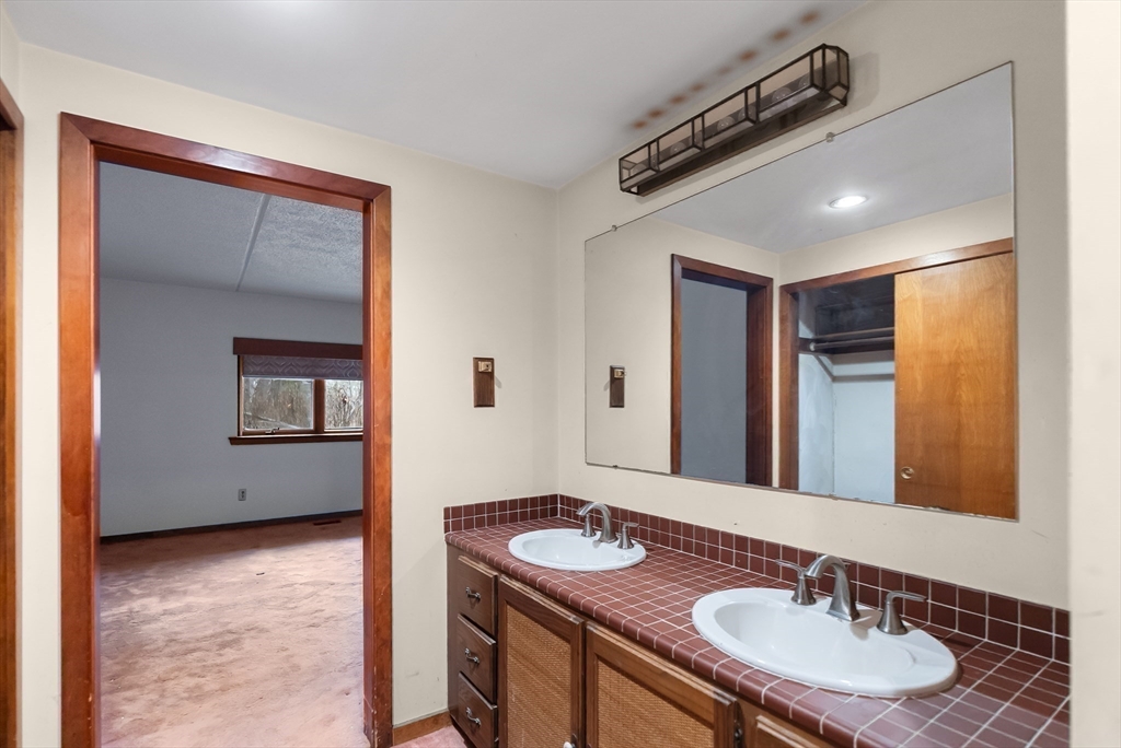 20 Berry Circle Hamilton, MA 01982 - Photo 15 of 35