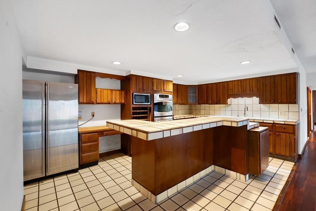 20 Berry Circle Hamilton, MA 01982 - Photo 4 of 35