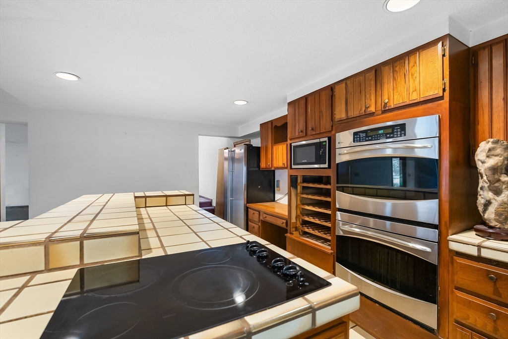 20 Berry Circle Hamilton, MA 01982 - Photo 5 of 35