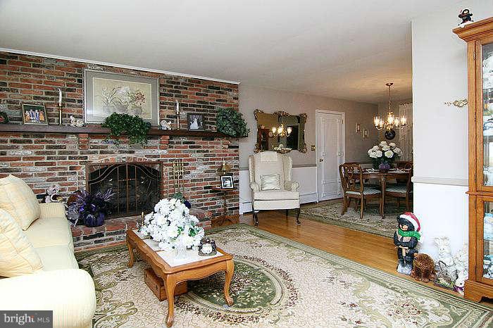 604 Blankner Road Sykesville, MD 21784 - Photo 8 of 28 Living Room