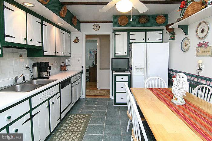 604 Blankner Road Sykesville, MD 21784 - Photo 10 of 28 Kitchen