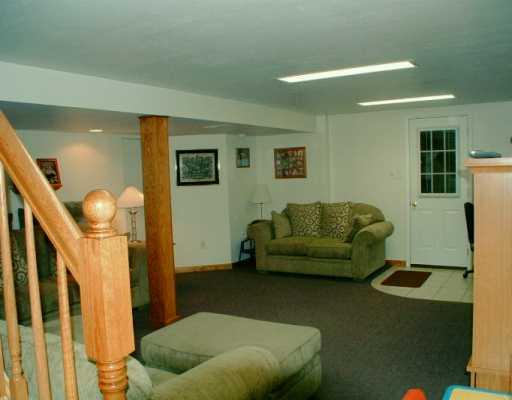 108 Shadyhill Road Pittsburgh, PA 15205 - Photo 6 of 8 Den/Family/Great Room.