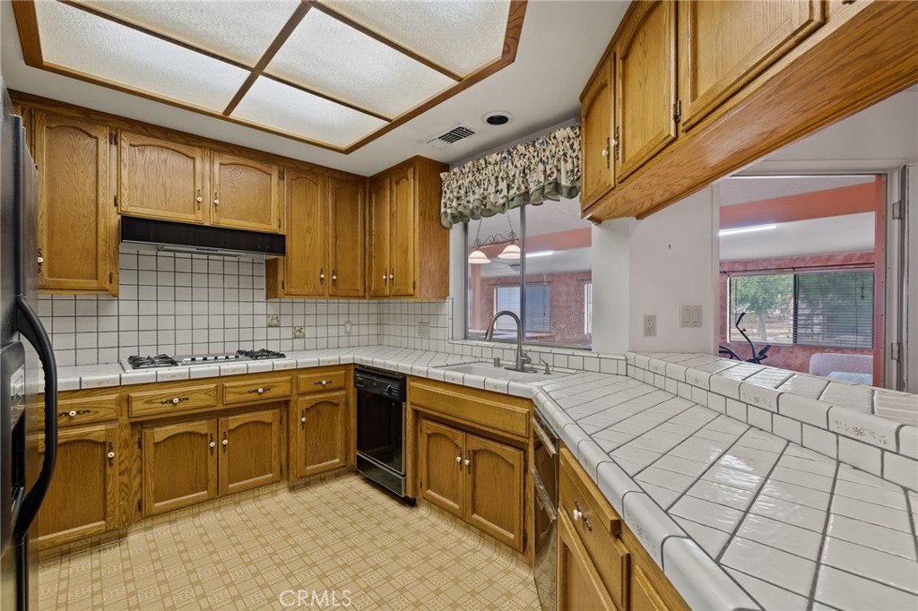 2065 Jenkins Road Bakersfield, CA 93314 - Photo 14 of 59 a kitchen with sink and cabinets