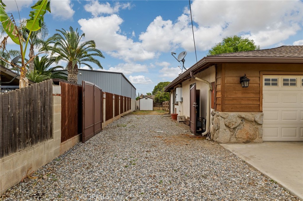 2065 Jenkins Road Bakersfield, CA 93314 - Photo 3 of 59 a view of a house with wooden fence