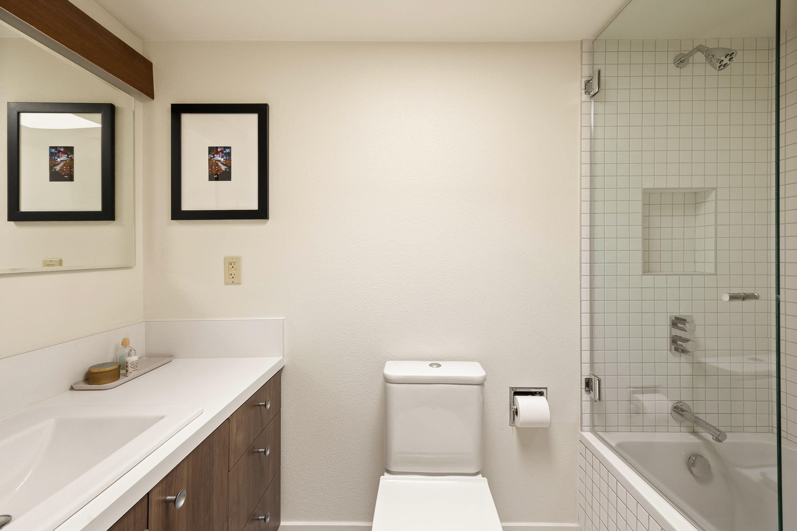74110 Covered Wagon Trail Palm Desert, CA 92260 - Photo 34 of 44 a bathroom with a sink a toilet and shower