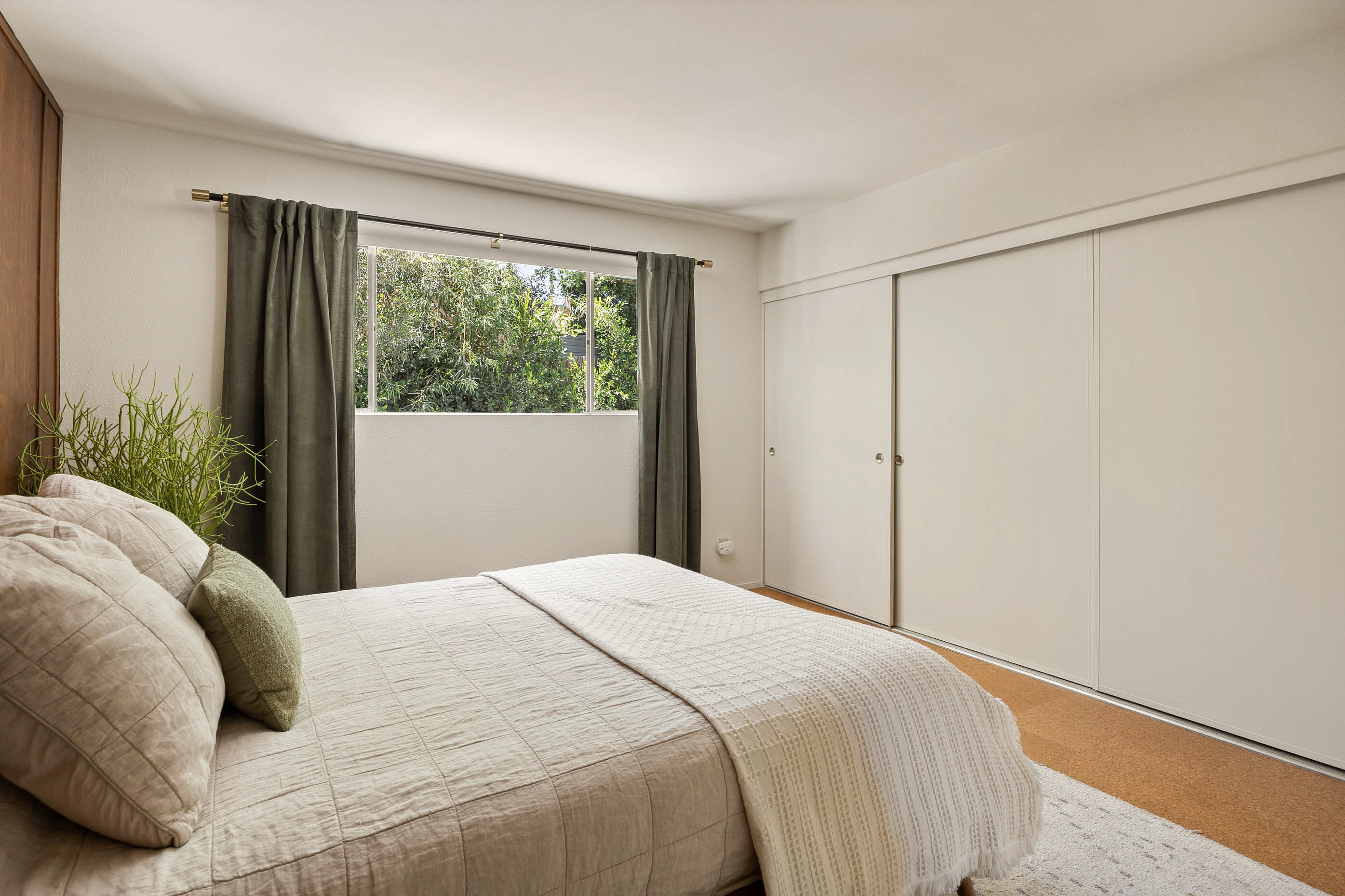 74110 Covered Wagon Trail Palm Desert, CA 92260 - Photo 37 of 44 a bedroom with a bed and a large window