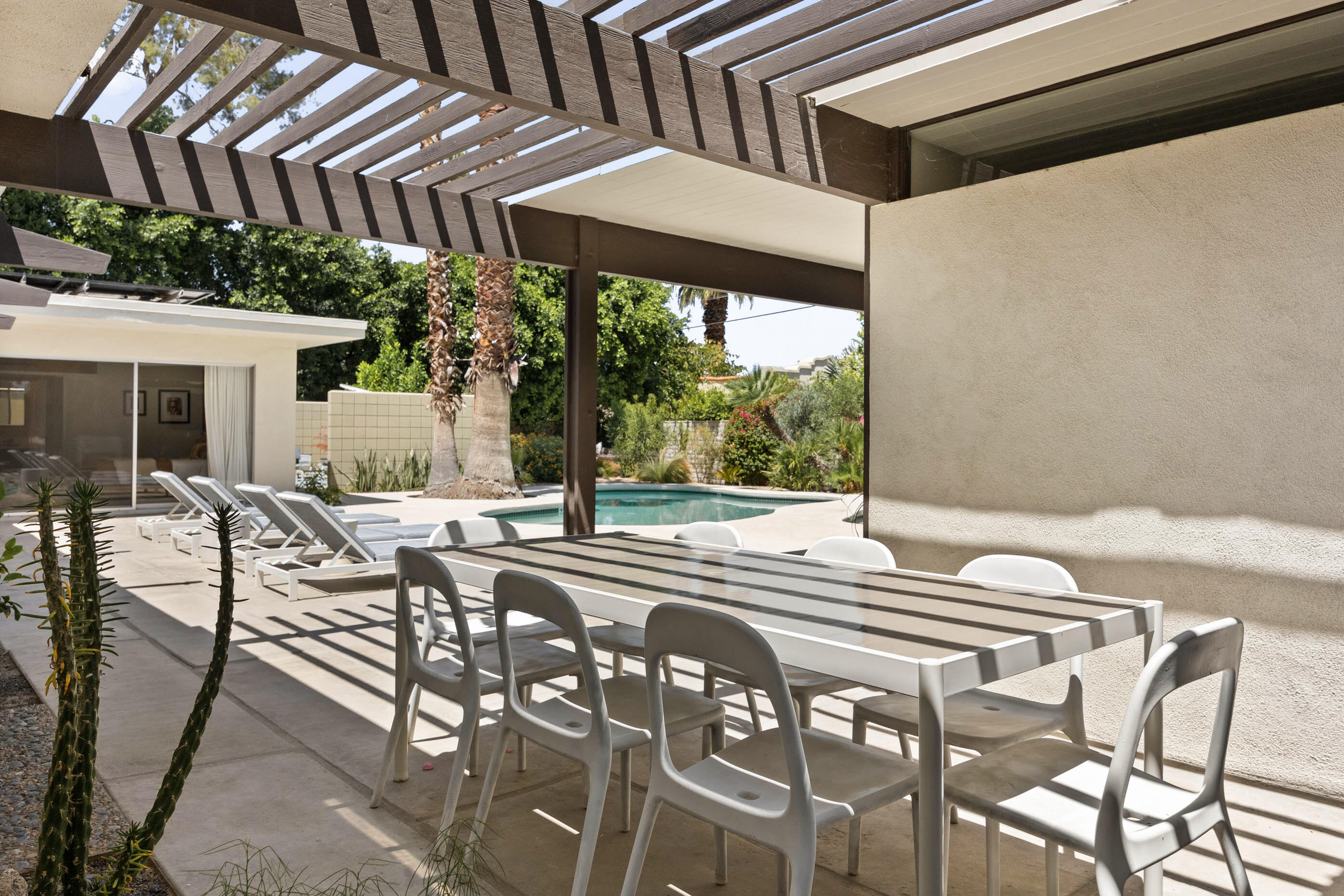 74110 Covered Wagon Trail Palm Desert, CA 92260 - Photo 7 of 44 a view of a patio with table and chairs and potted plants