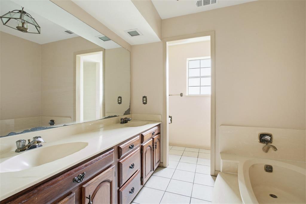 220 Green Ridge Drive Double Oak, TX 75077 - Photo 19 of 25 Spacious private bath with separate tub and shower.
