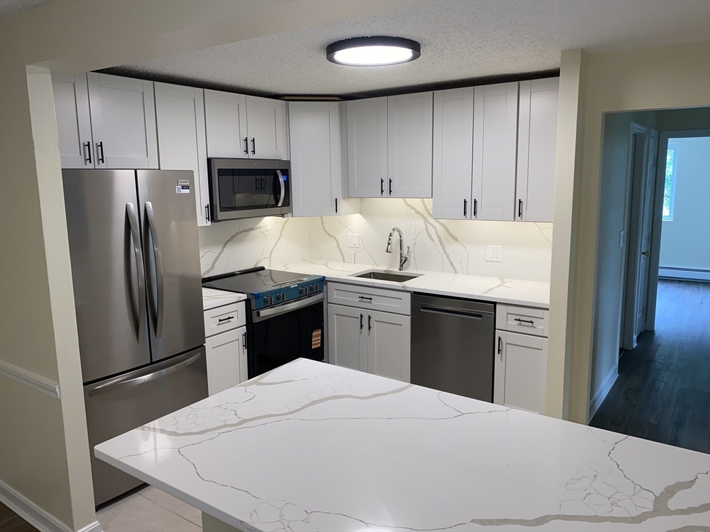 21 Clark's Road, Unit 204 Amesbury, MA 01913 - Photo 6 of 32