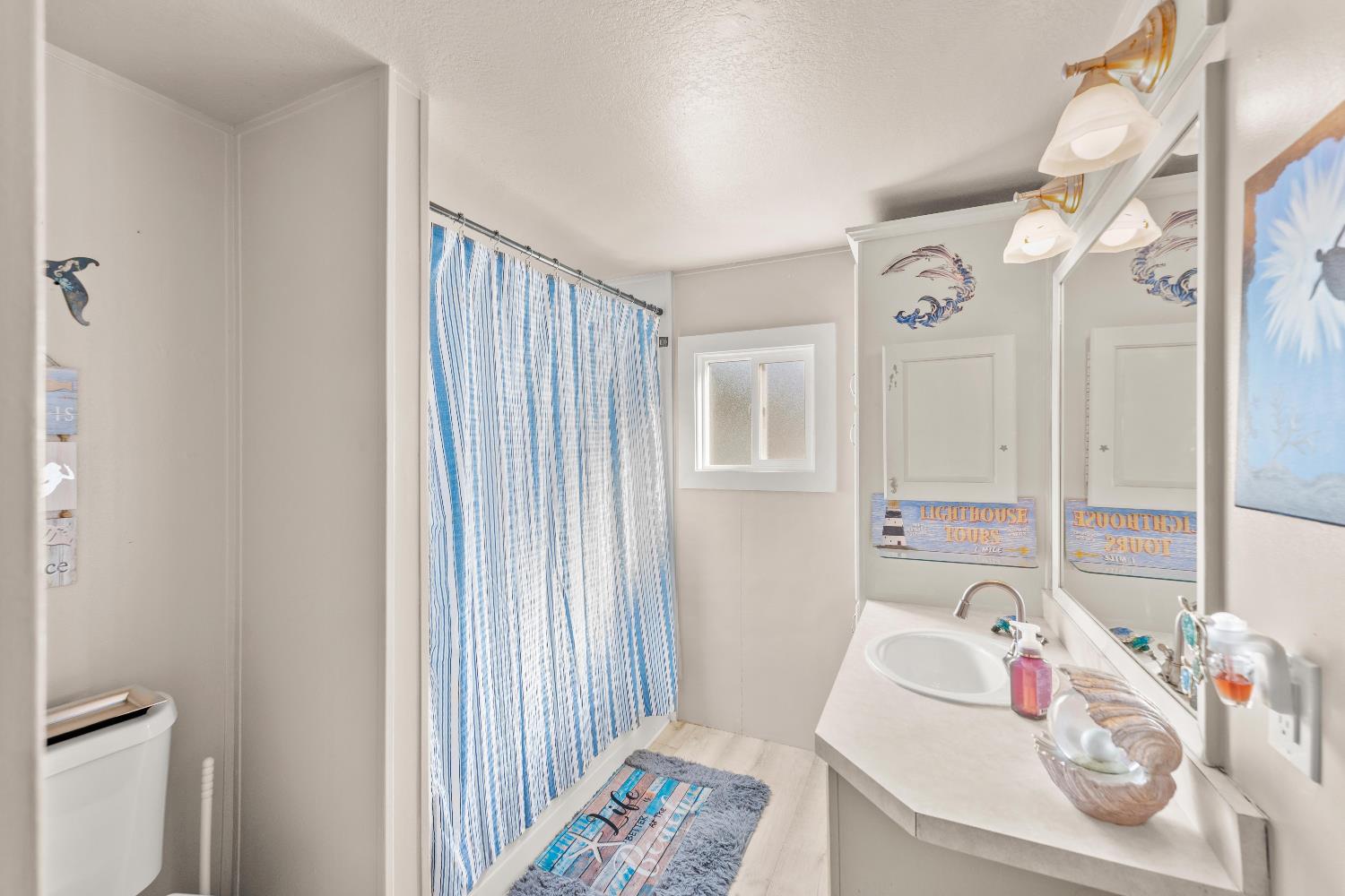 135 Ponderosa Way, Unit 2 Colfax, CA 95713 - Photo 20 of 33 a bedroom with a bed and a window