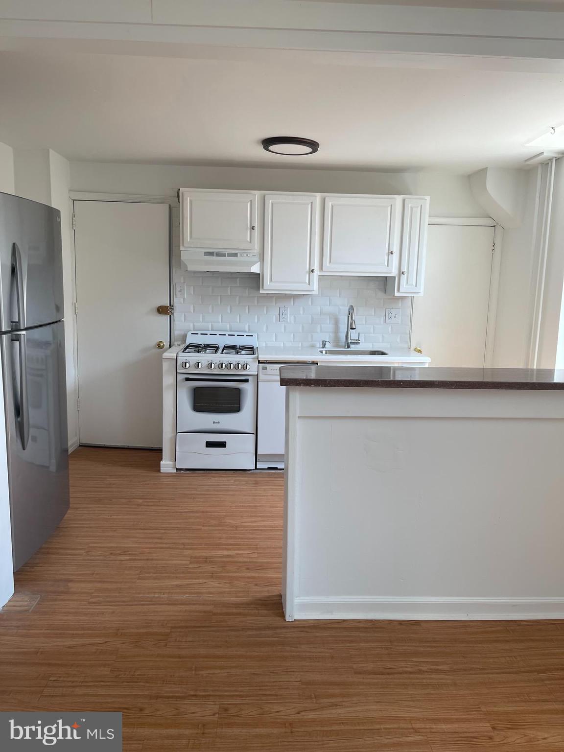 613 South 8th Street Philadelphia, PA 19147 - Photo 4 of 18