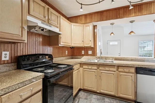 $1,675 | 716 Heavens Drive, Unit 7, Mandeville, LA 70471