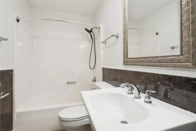 $1,675 | 716 Heavens Drive, Unit 7, Mandeville, LA 70471