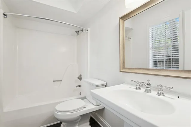 $1,675 | 716 Heavens Drive, Unit 7, Mandeville, LA 70471