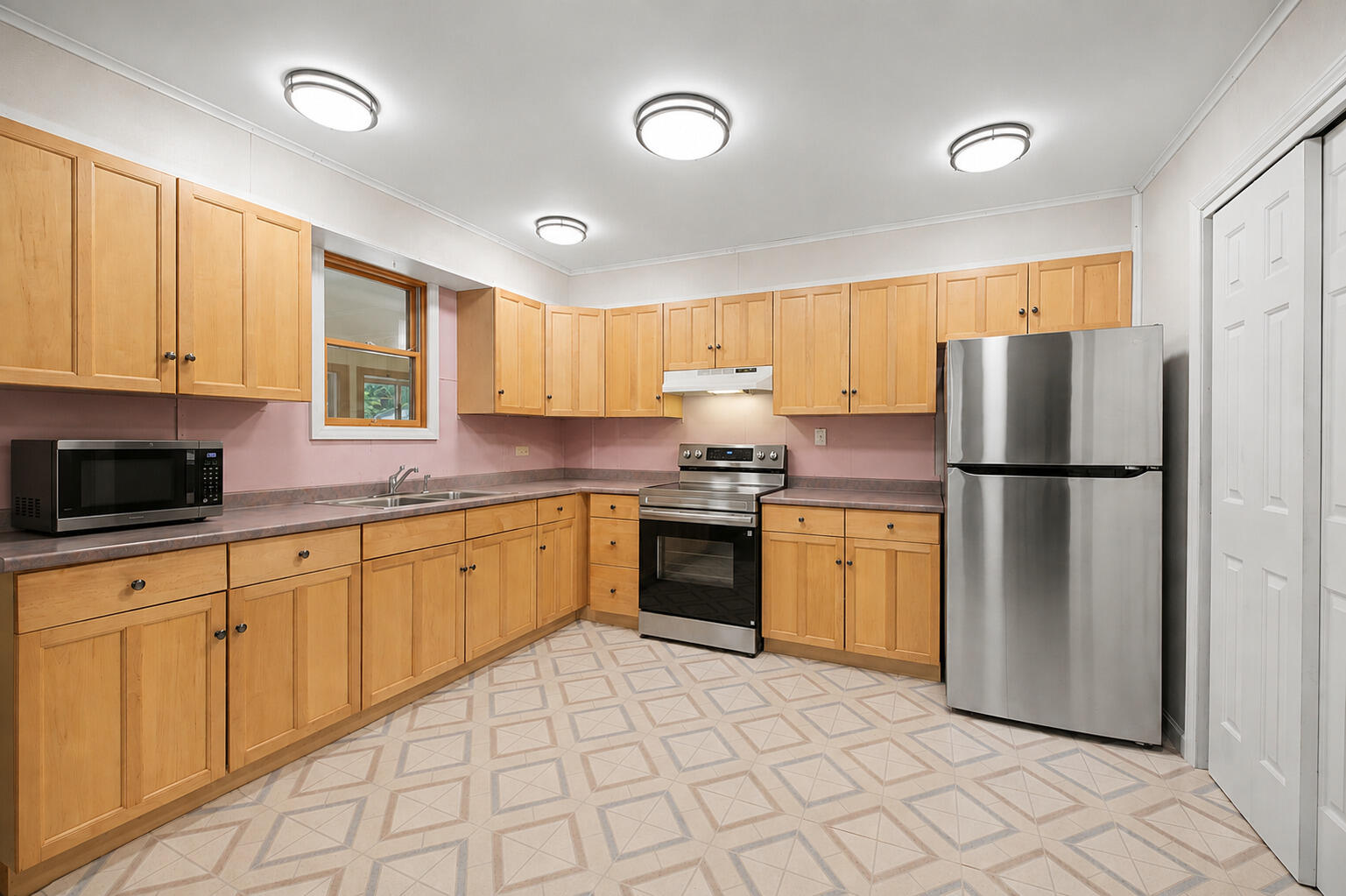 674 Friendship Road Waldoboro, ME 04572 - Photo 11 of 40 withlimitedAIstaging