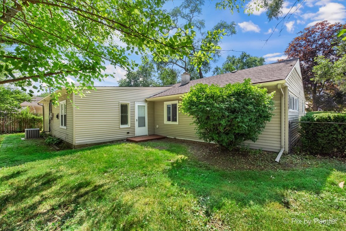 14903 Terrace Lane Midlothian, IL 60445 - Photo 4 of 15 a view of a house with a backyard