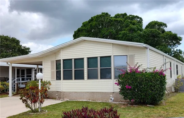 a view of outdoor space with garden view