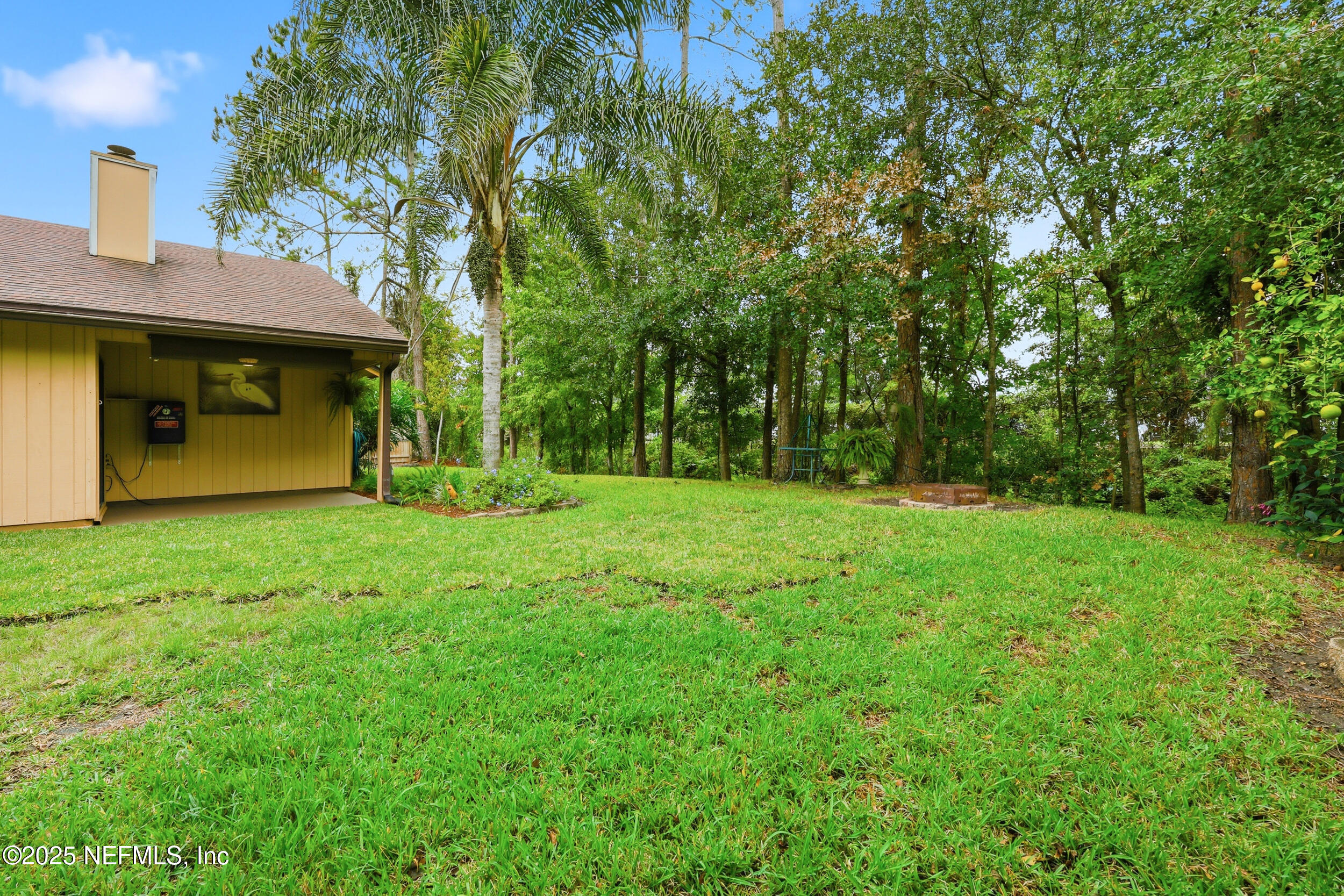 1828 Killarn Circle Middleburg, FL 32068 - Photo 4 of 28 a view of a backyard with a garden