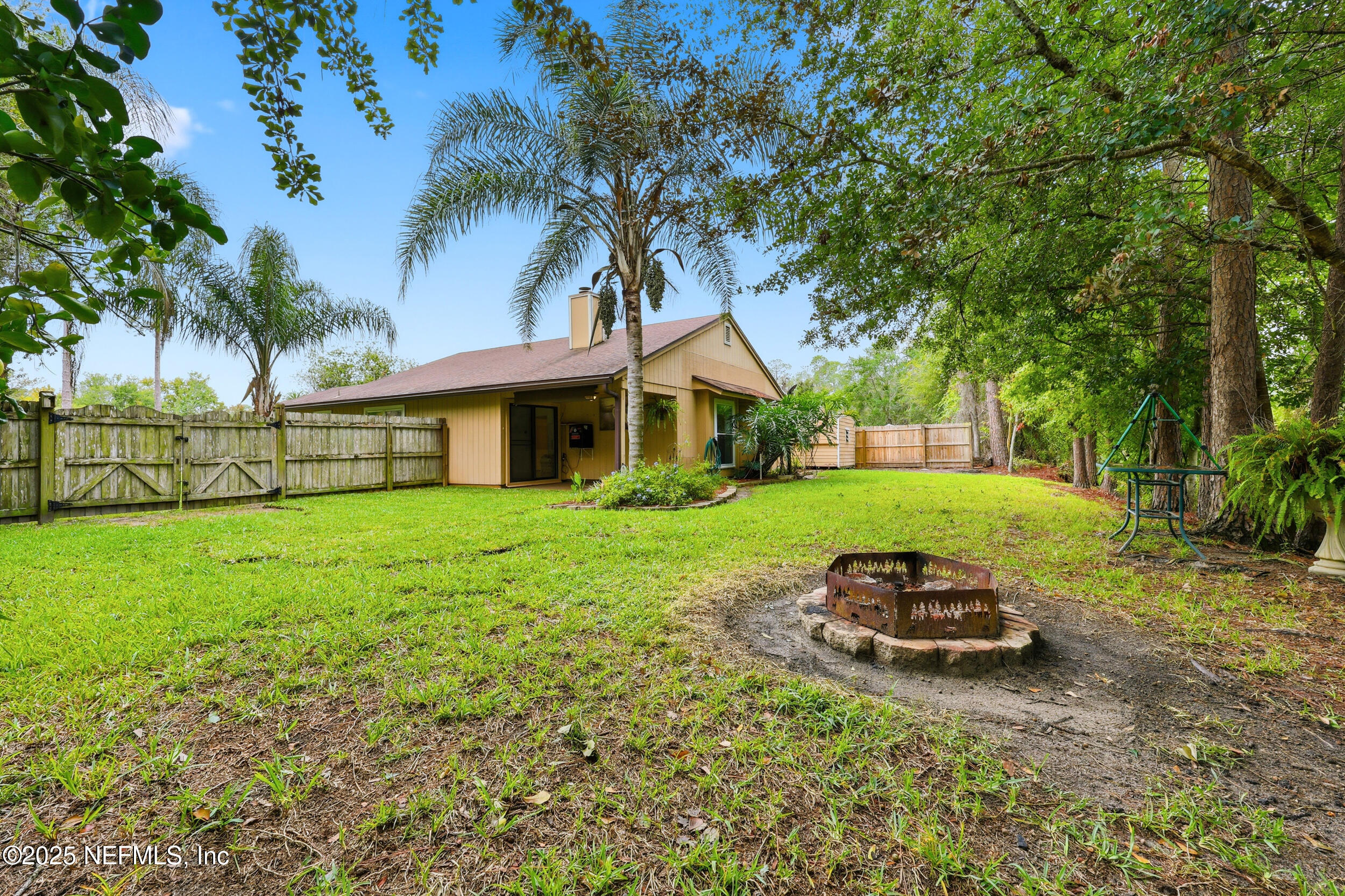 1828 Killarn Circle Middleburg, FL 32068 - Photo 5 of 28 a car parked in front of a house with a garden