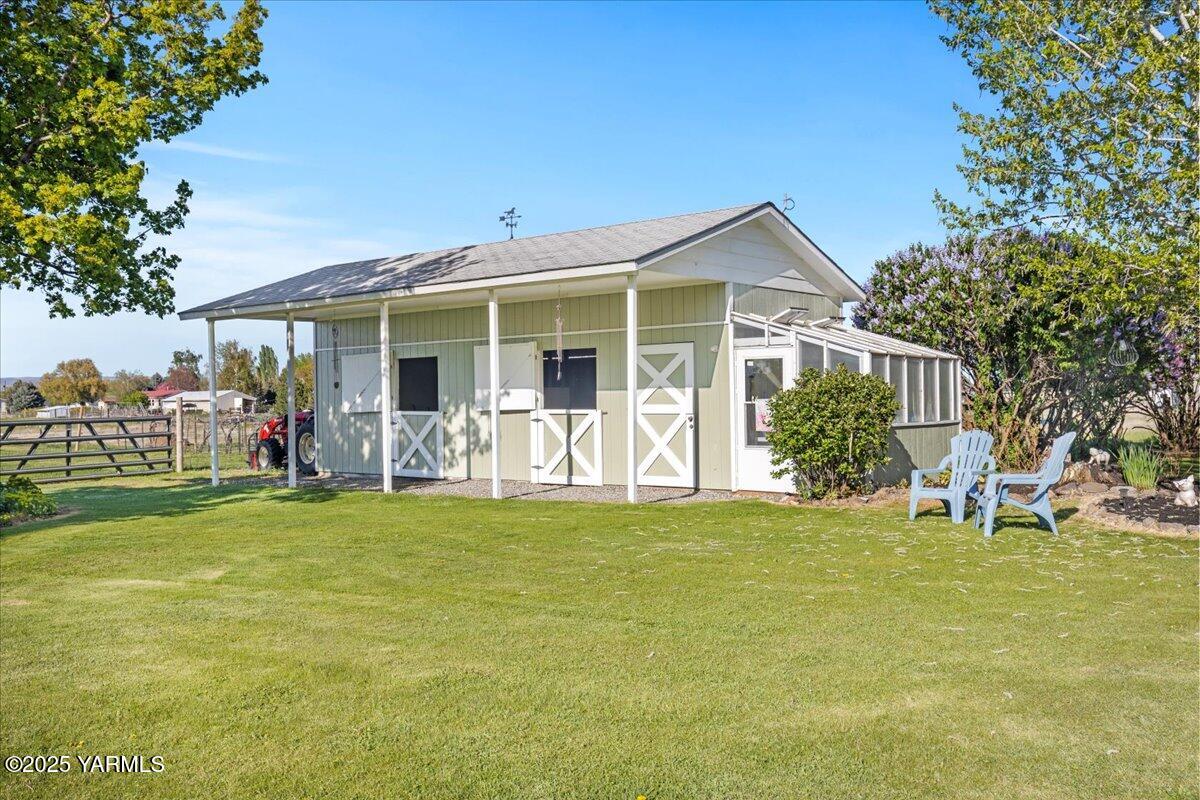 10401 1739 Pr Road North Grandview, WA 98930 - Photo 31 of 67 24-10401 1739th Reshoot-027